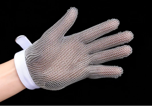 Cut resistant gloves for glass handling
